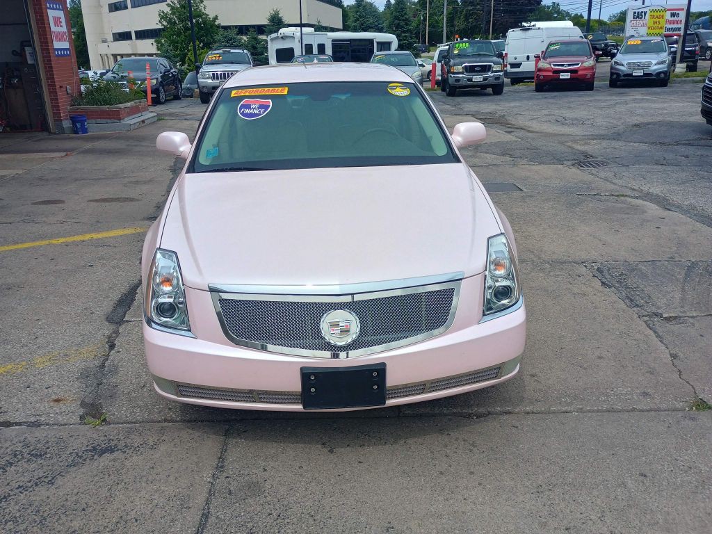 2010 Cadillac DTS Image 3