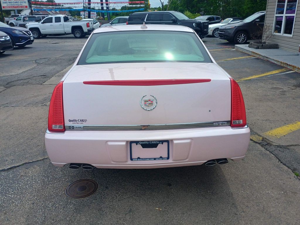 2010 Cadillac DTS Image 4