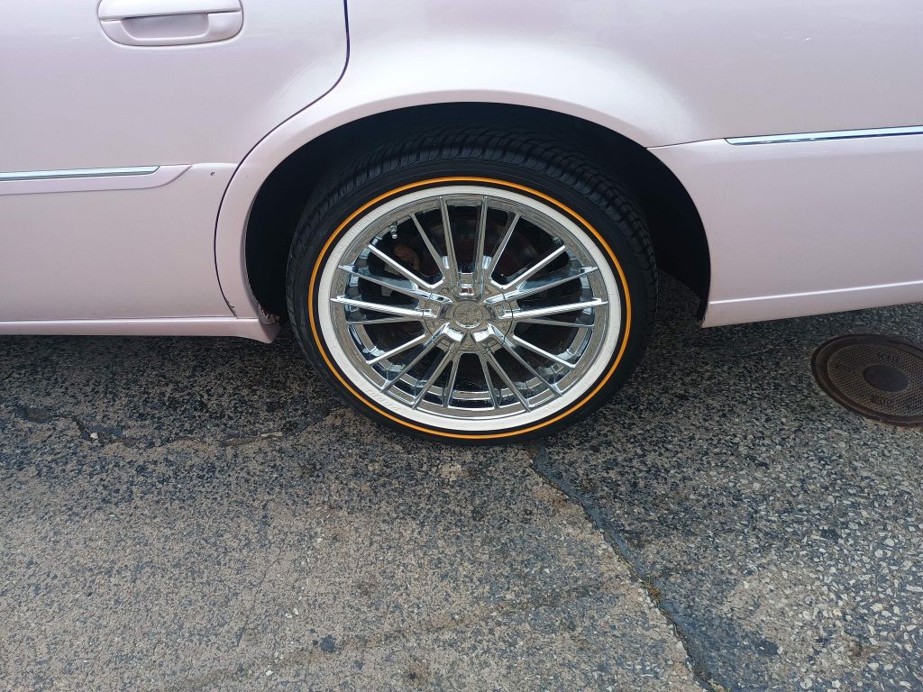 2010 Cadillac DTS Image 6
