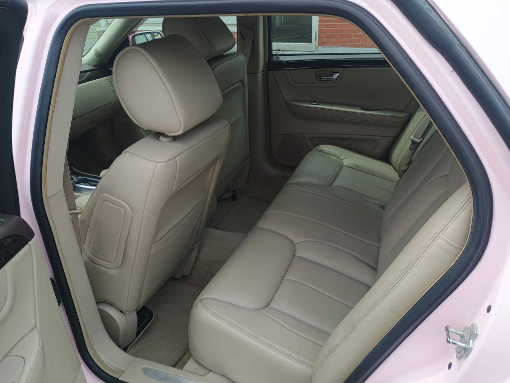 2010 Cadillac DTS Image 9