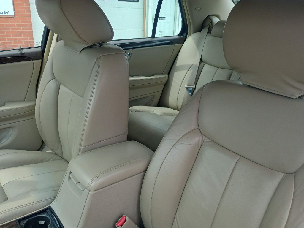 2010 Cadillac DTS Image 10
