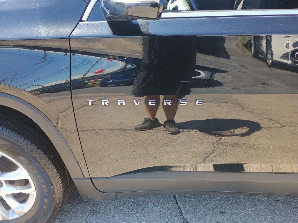 2019 Chevrolet Traverse Image 2