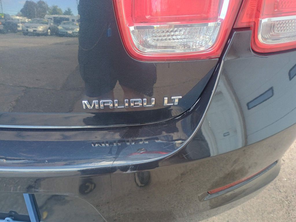 2015 Chevrolet Malibu Image 2