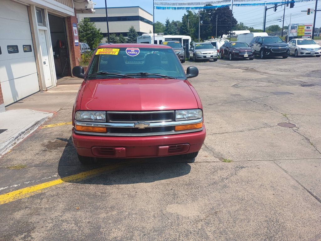 1998 Chevrolet S10 Image 2