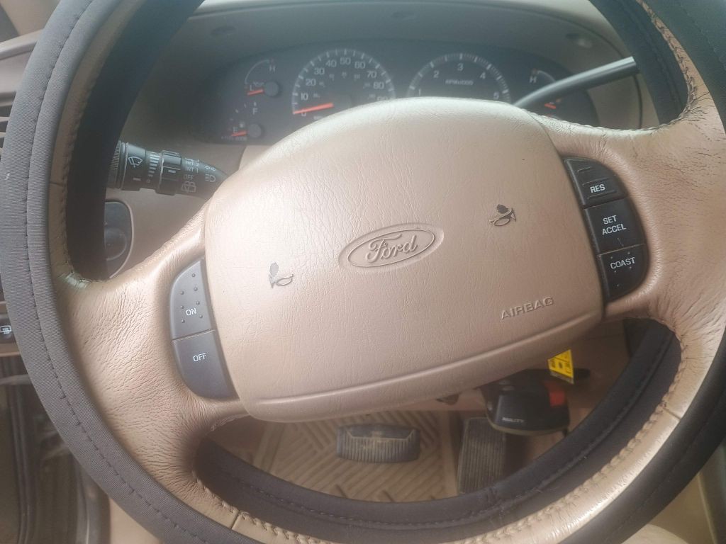 1999 Ford Expedition Image 10
