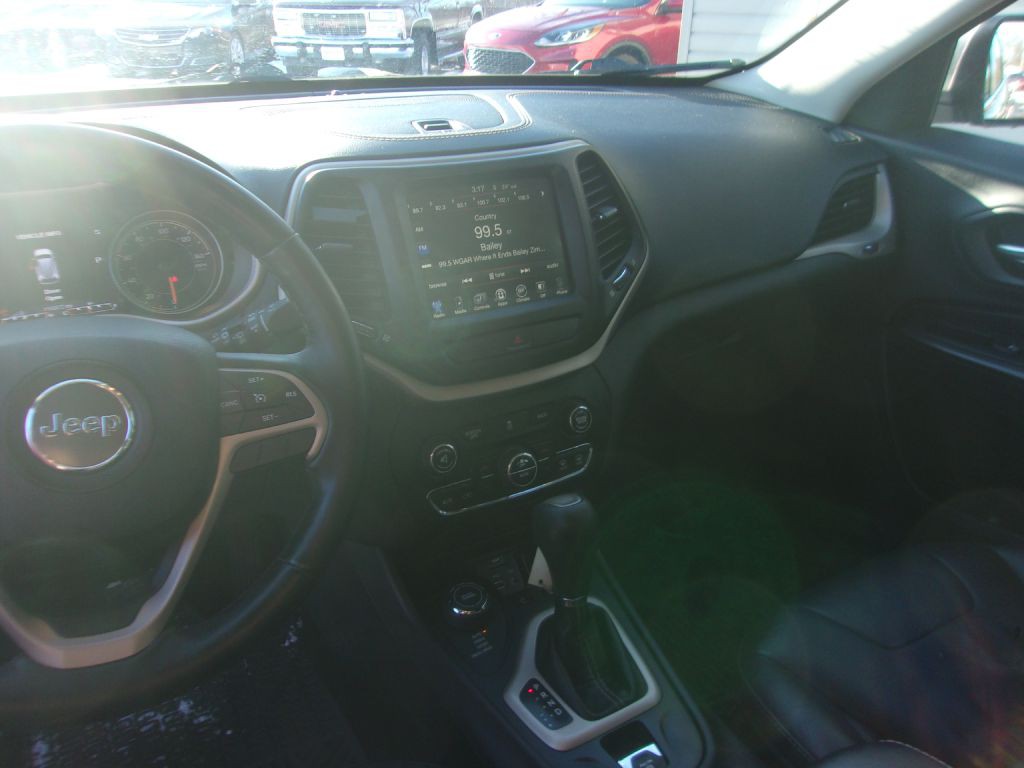 2017 Jeep Cherokee Image 7