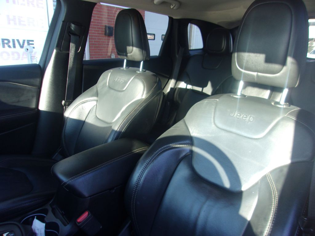 2017 Jeep Cherokee Image 8