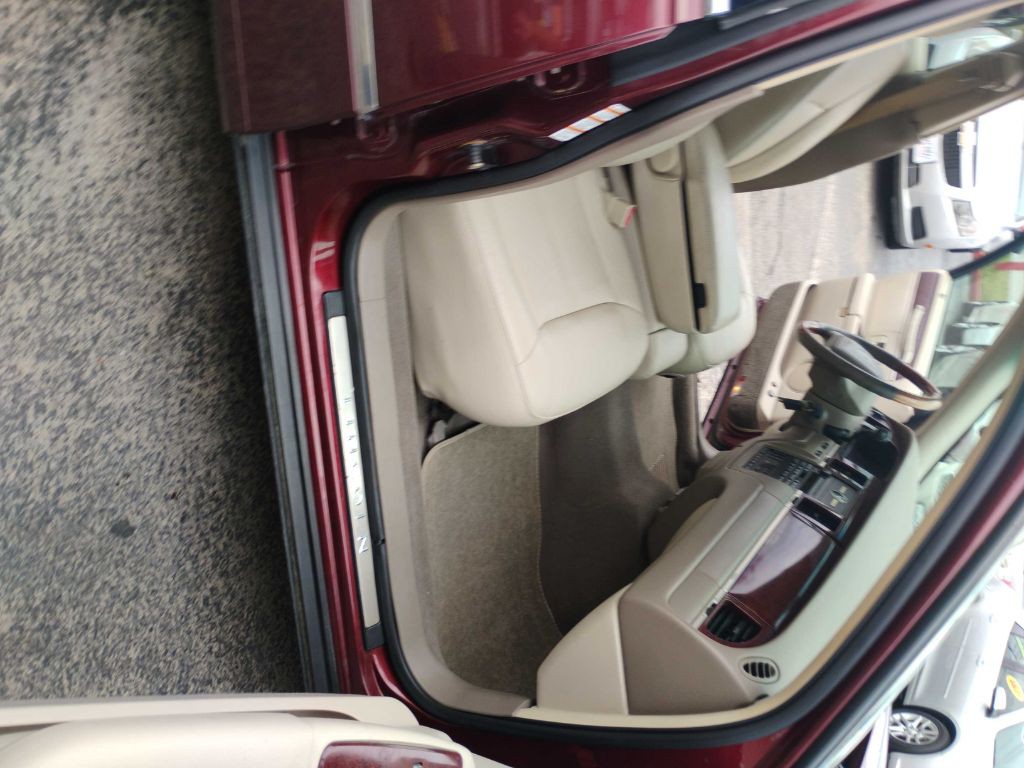 2004 Lincoln Town Car Image 10