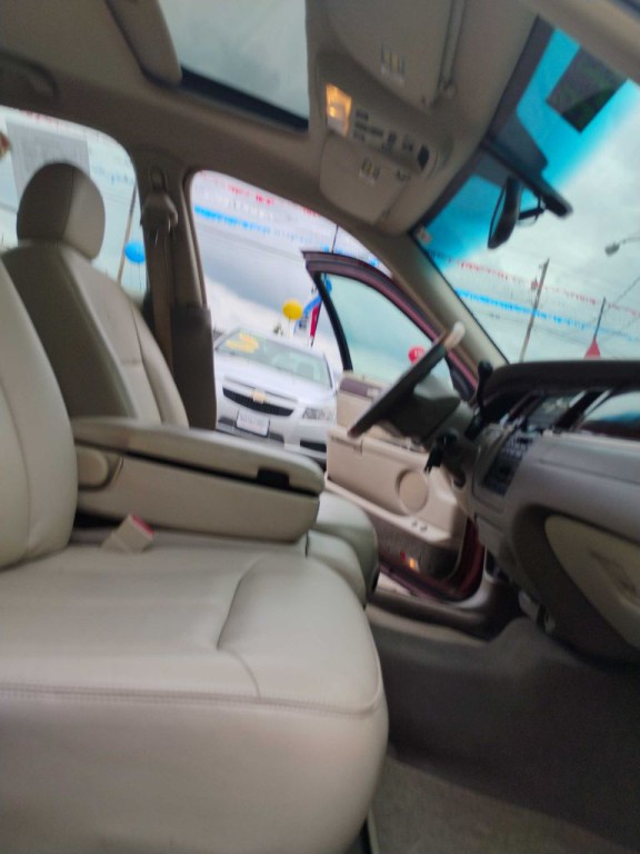 2004 Lincoln Town Car Image 11