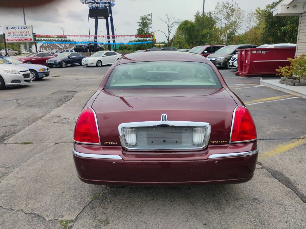 2004 Lincoln Town Car Image 4