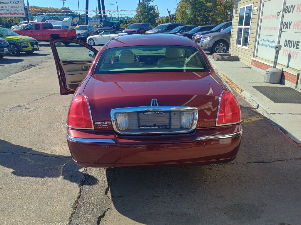 2004 Lincoln Town Car Image 5