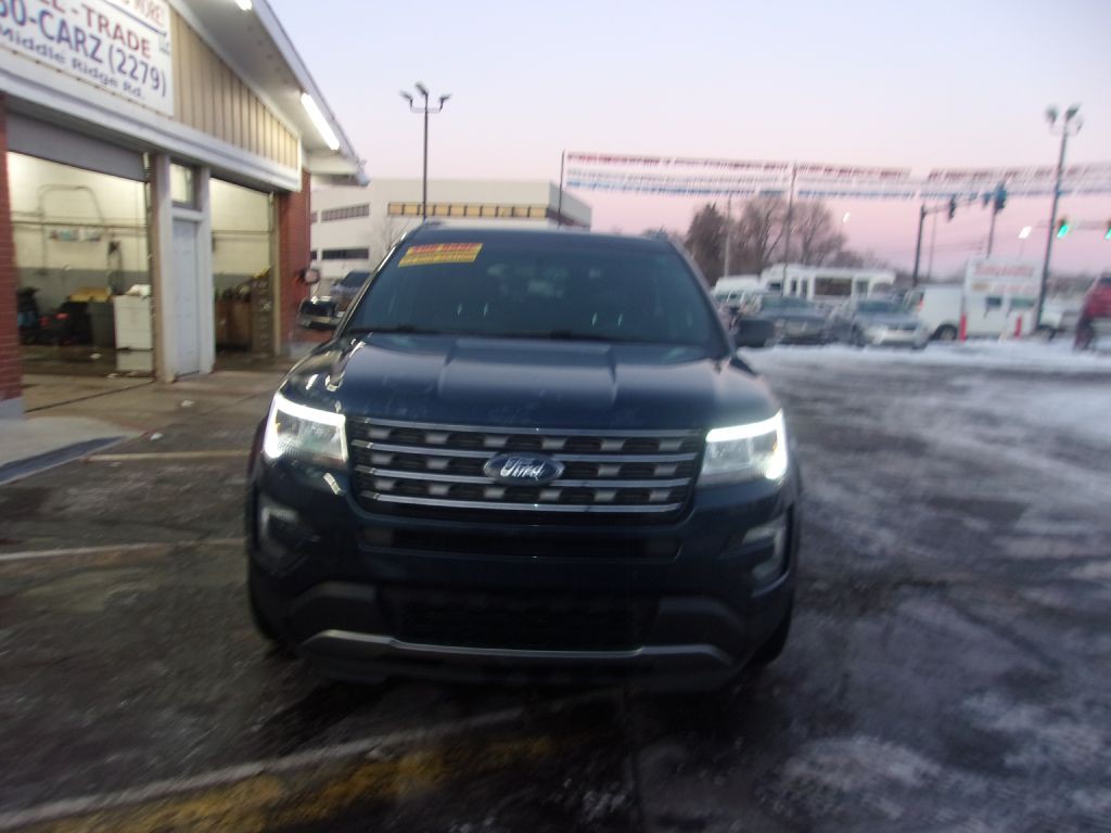 2016 Ford Explorer Image 2
