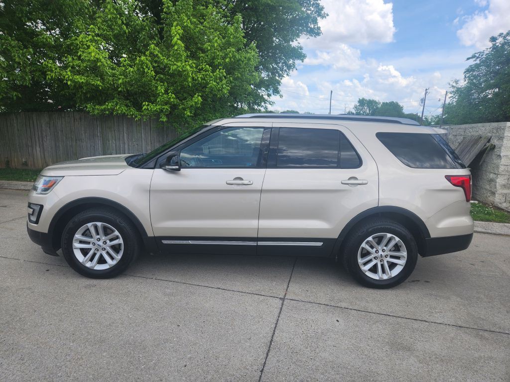 2017 Ford Explorer Image 2