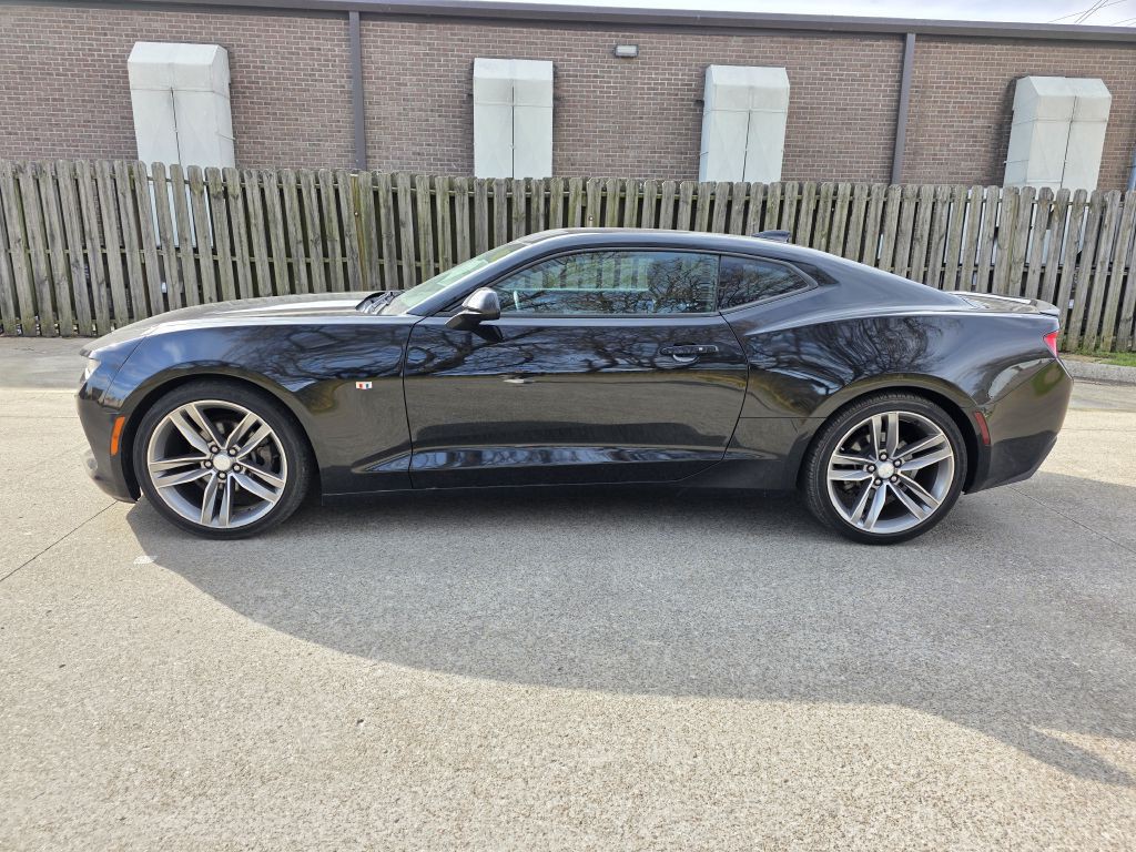 2017 Chevrolet Camaro Image 2
