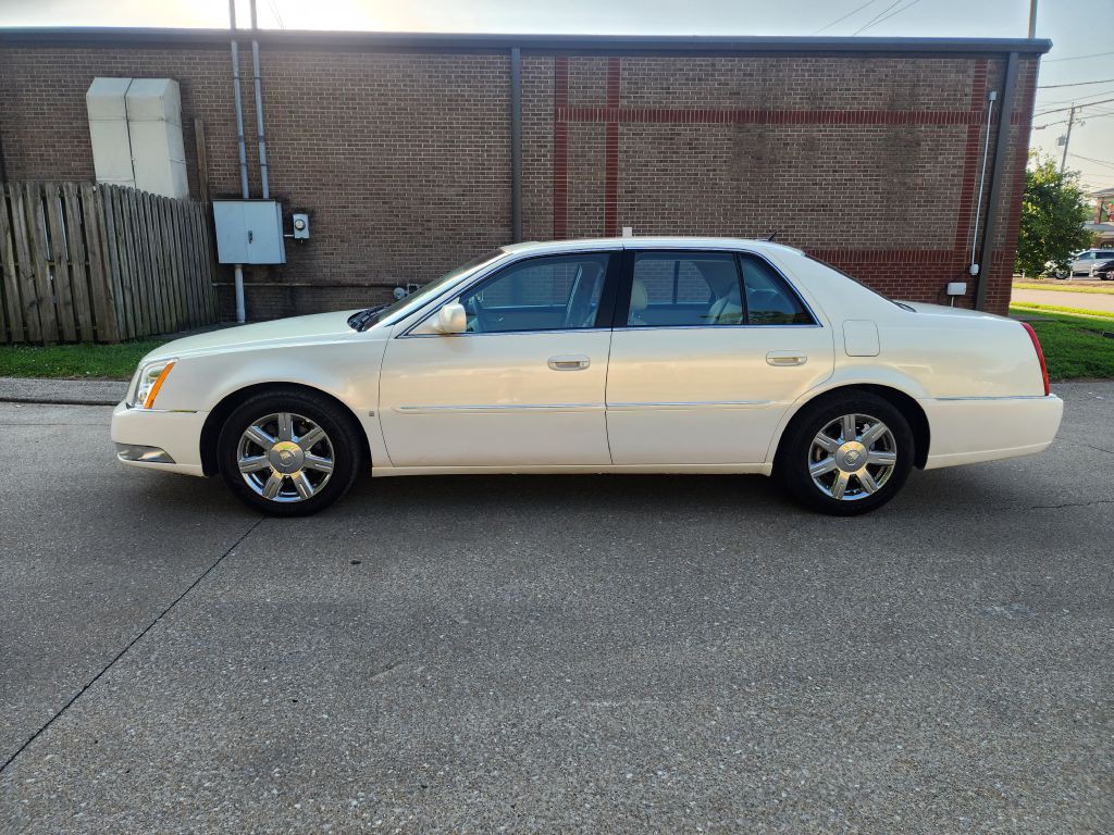 2007 Cadillac DTS Image 2