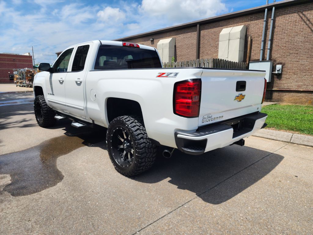 2017 Chevrolet Silverado 1500 Image 2