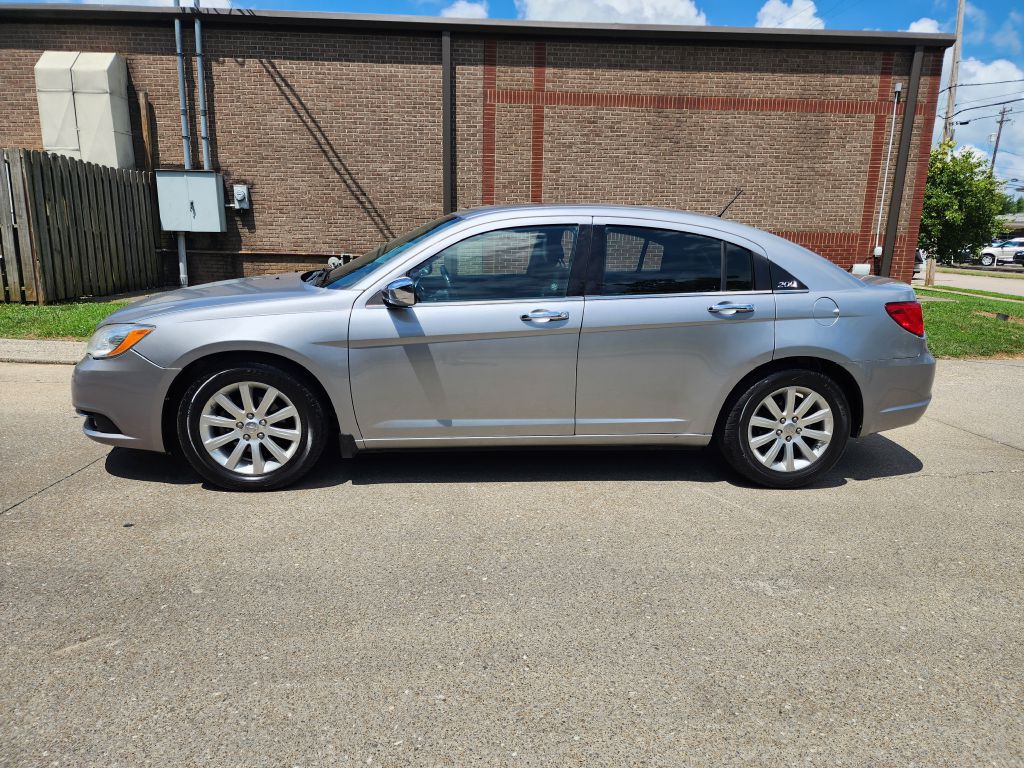 2014 Chrysler 200 Image 2