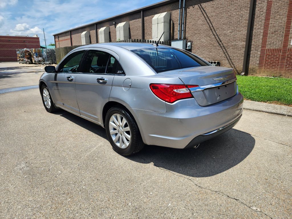 2014 Chrysler 200 Image 3