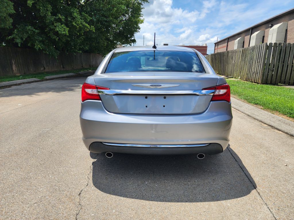2014 Chrysler 200 Image 4
