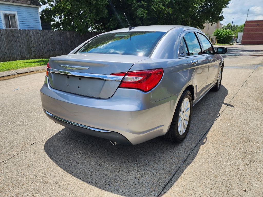 2014 Chrysler 200 Image 5