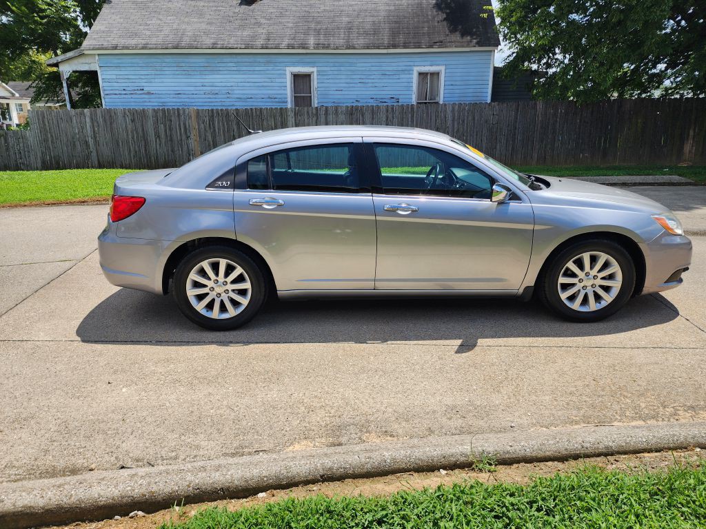 2014 Chrysler 200 Image 6