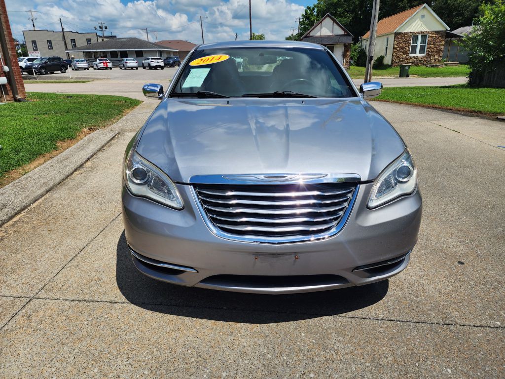 2014 Chrysler 200 Image 8