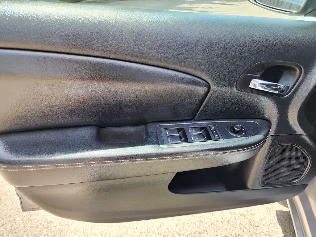 2014 Chrysler 200 Image 10