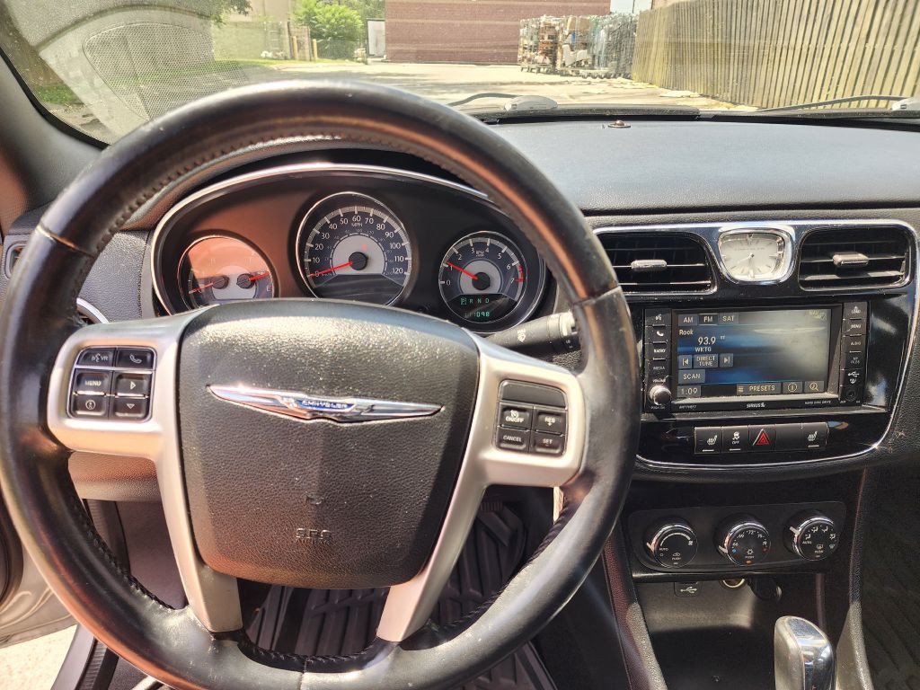2014 Chrysler 200 Image 14