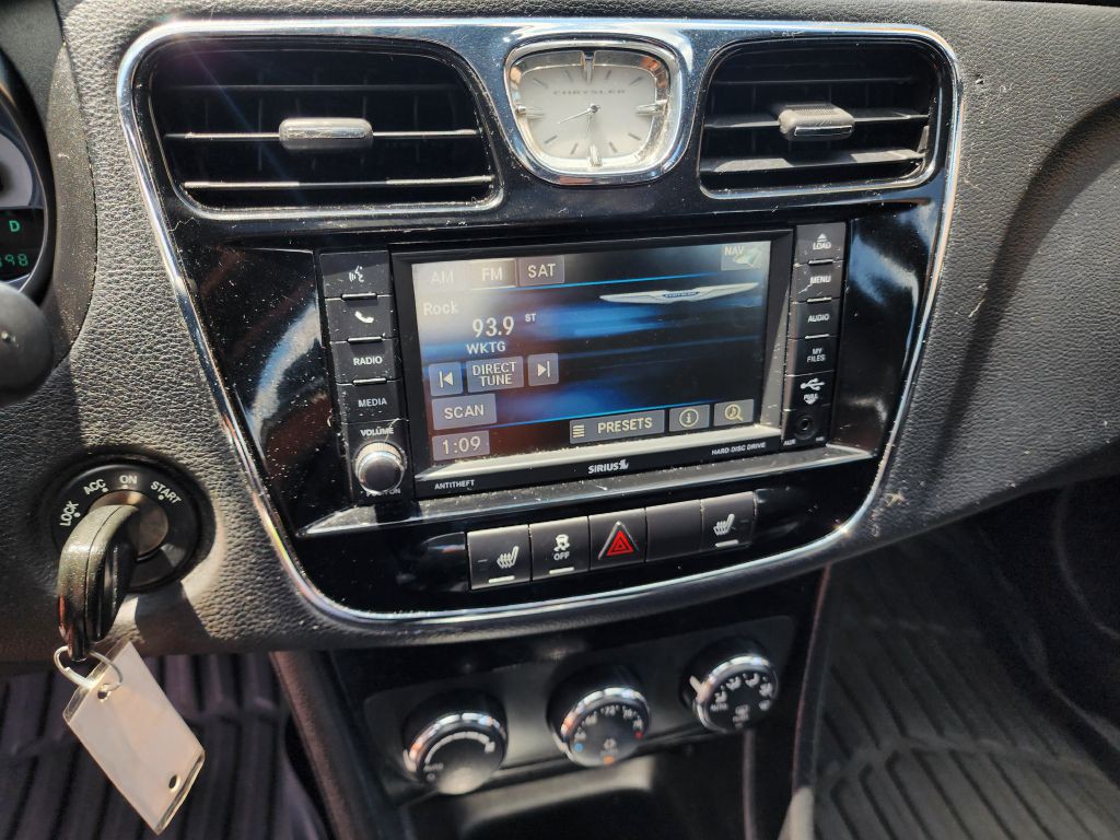 2014 Chrysler 200 Image 15