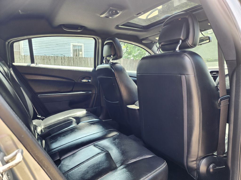 2014 Chrysler 200 Image 17