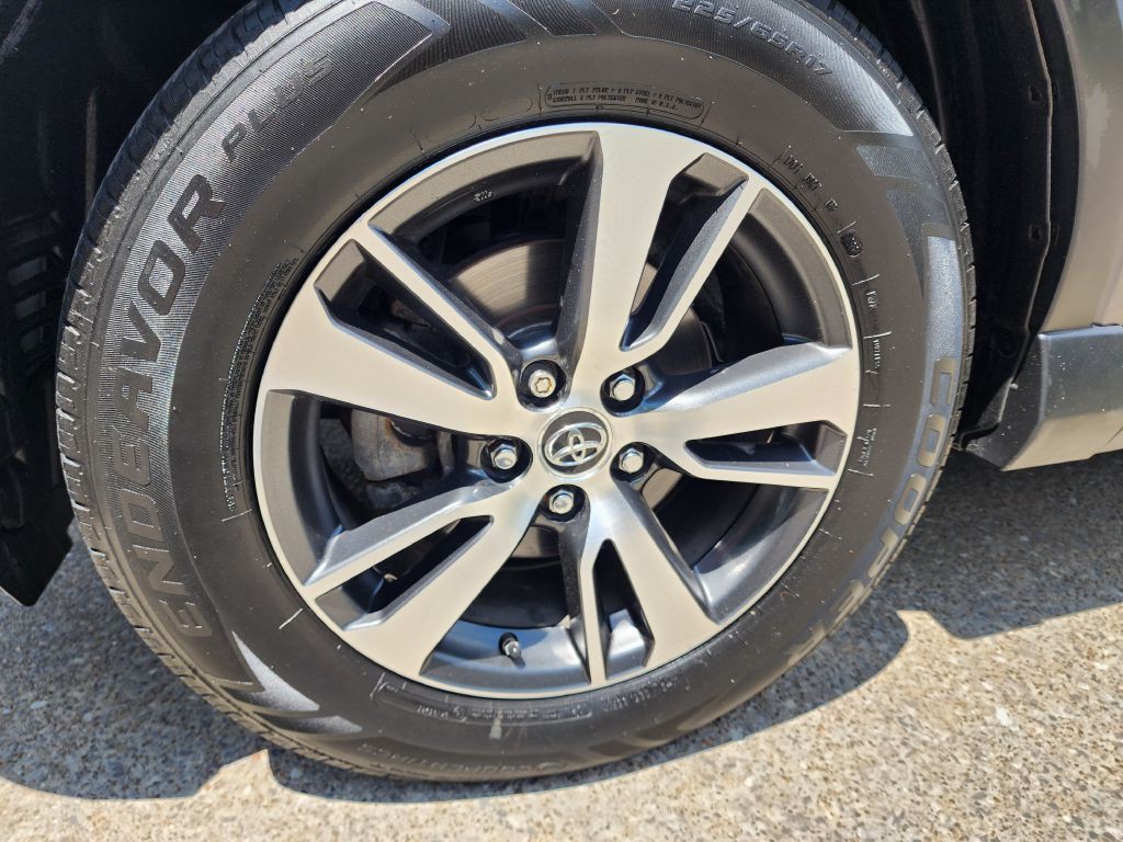 2018 Toyota Rav4 Image 9