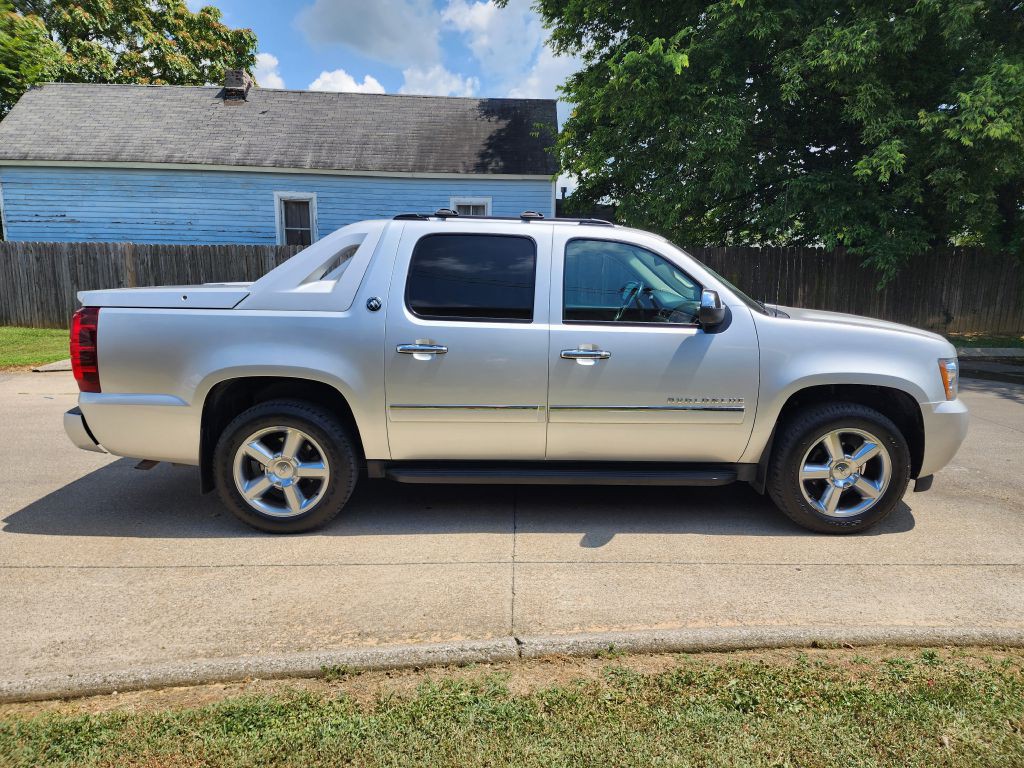 2013 Chevrolet Avalanche Image 6