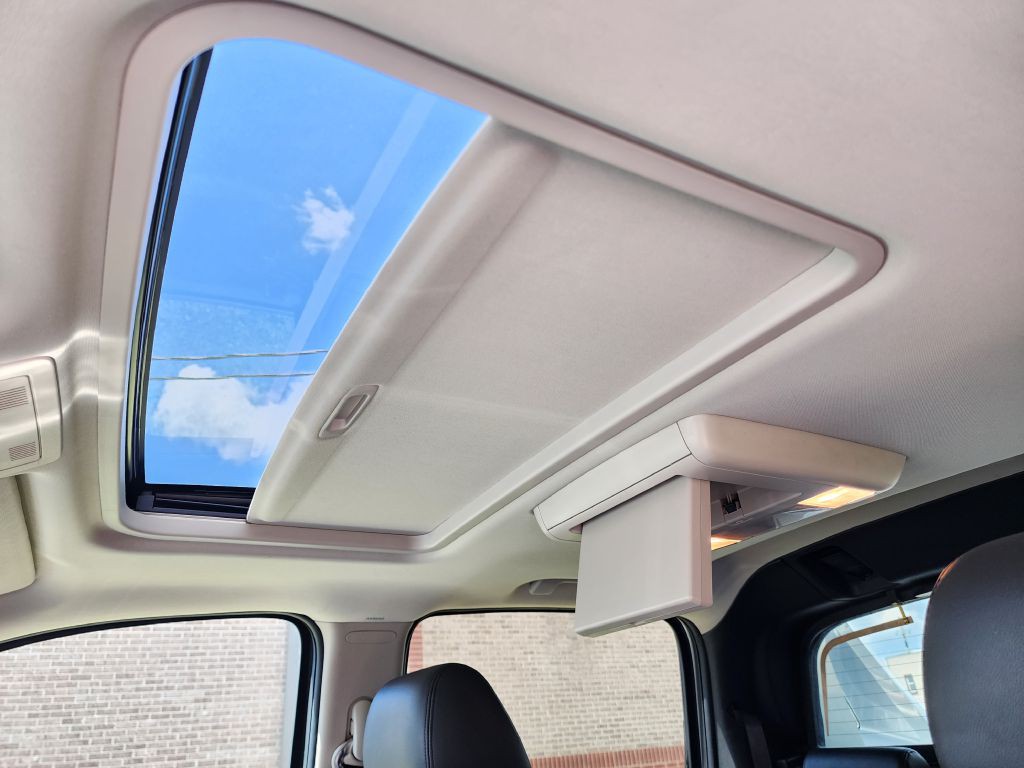 2013 Chevrolet Avalanche Image 17