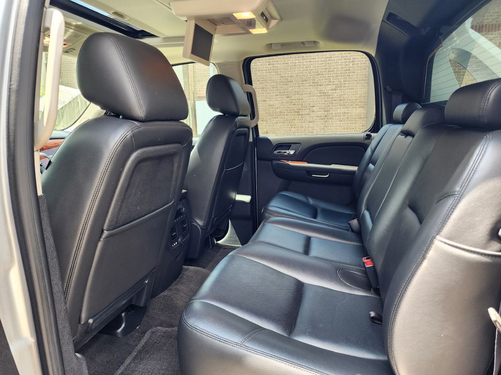 2013 Chevrolet Avalanche Image 18