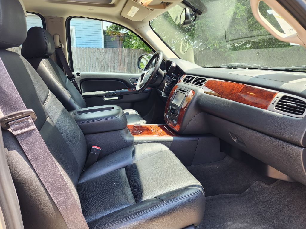 2013 Chevrolet Avalanche Image 23