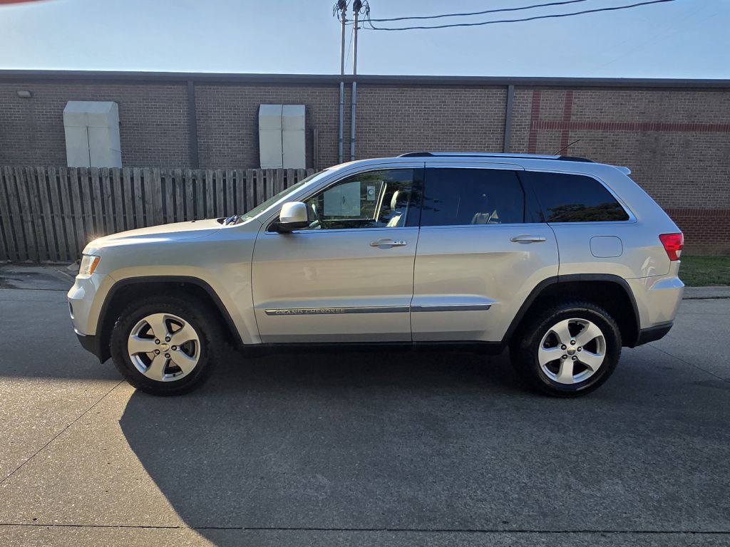 2011 Jeep Grand Cherokee Image 2