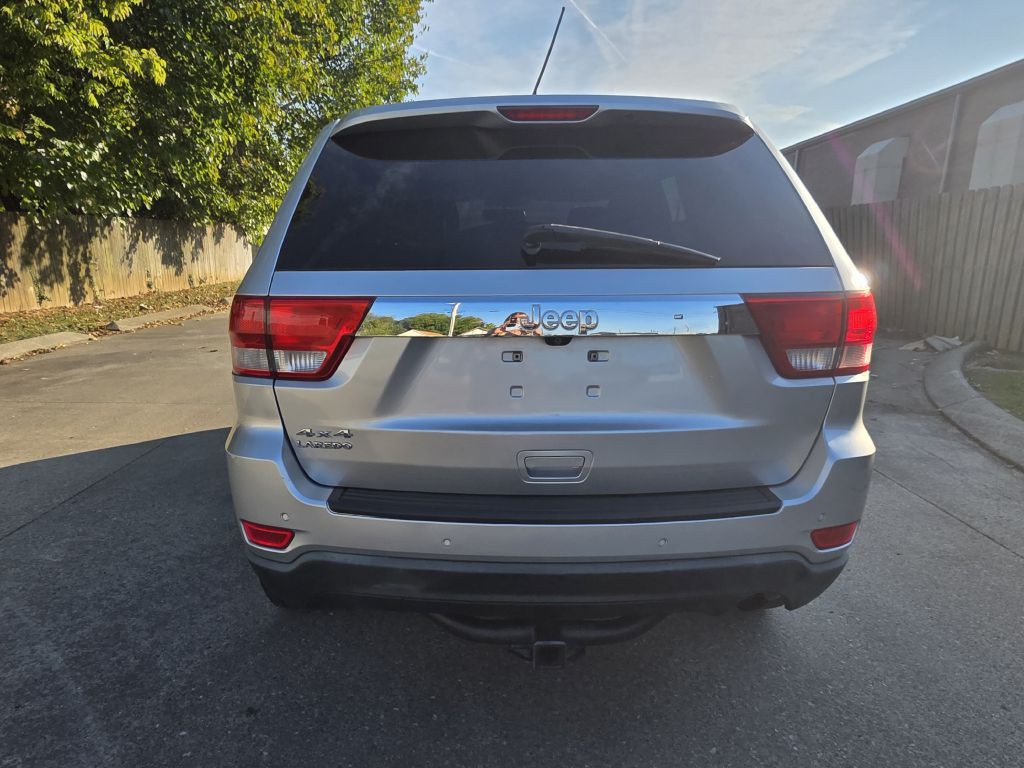 2011 Jeep Grand Cherokee Image 3
