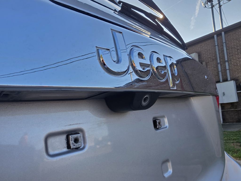 2011 Jeep Grand Cherokee Image 11