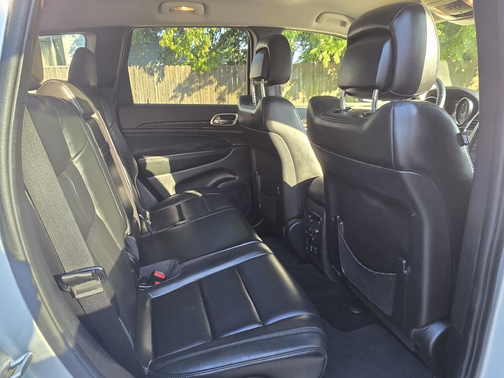2011 Jeep Grand Cherokee Image 16