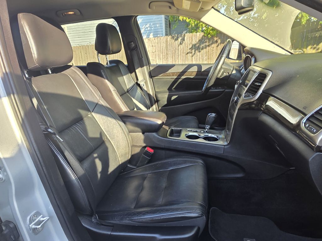 2011 Jeep Grand Cherokee Image 18