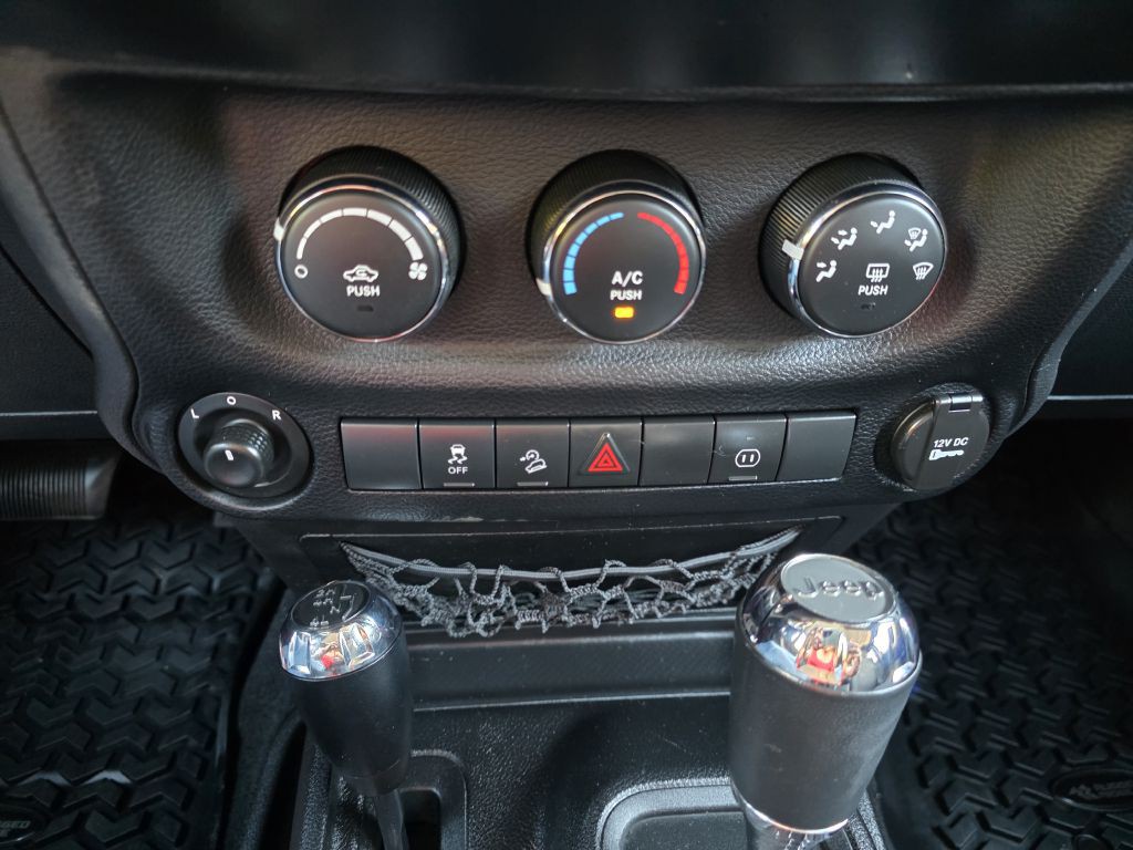 2012 Jeep Wrangler Unlimited Image 16