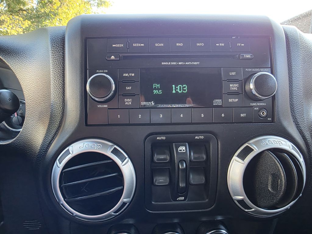 2012 Jeep Wrangler Unlimited Image 17