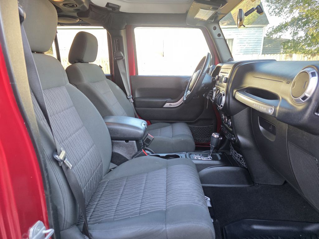 2012 Jeep Wrangler Unlimited Image 22
