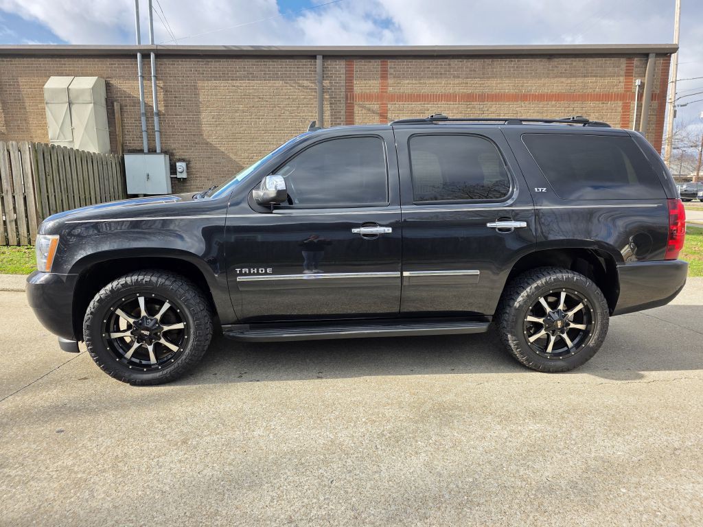 2011 Chevrolet Tahoe Image 2