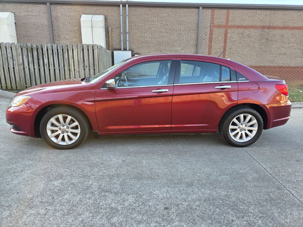 2014 Chrysler 200 Image 2