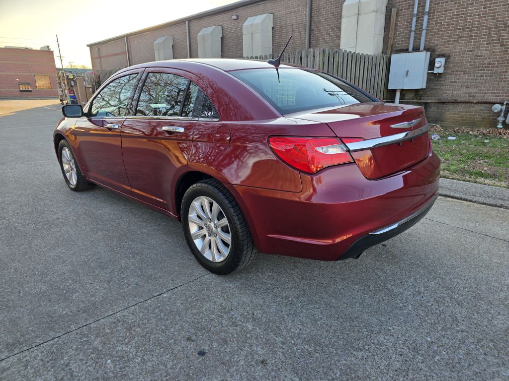 2014 Chrysler 200 Image 3