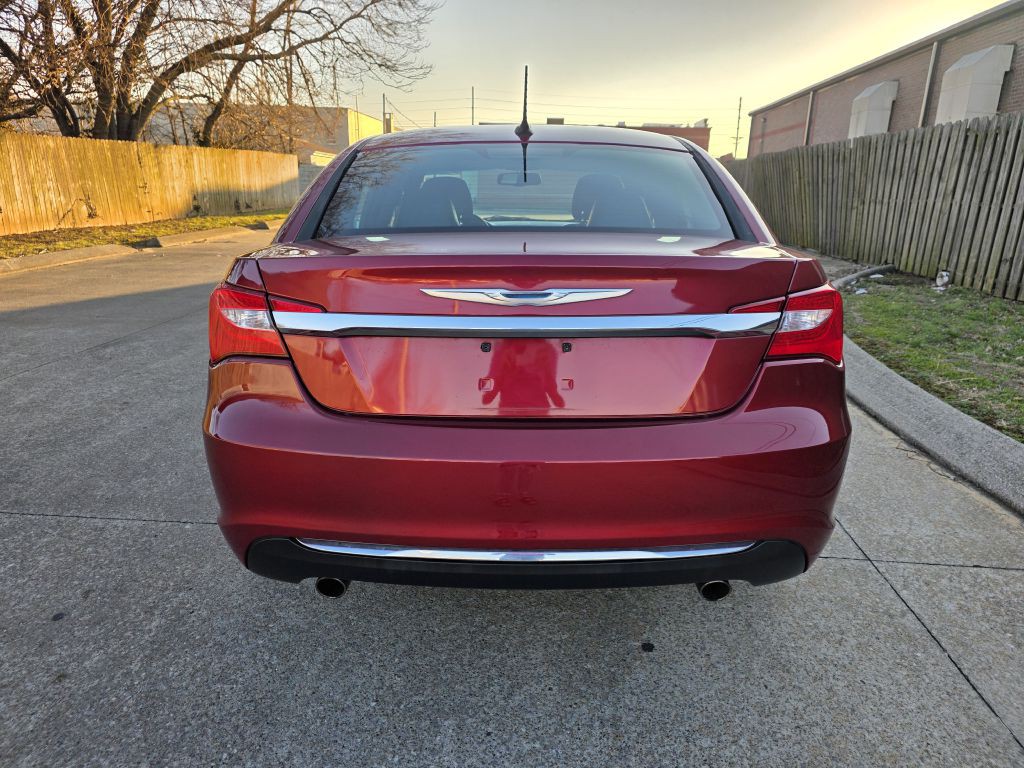 2014 Chrysler 200 Image 4