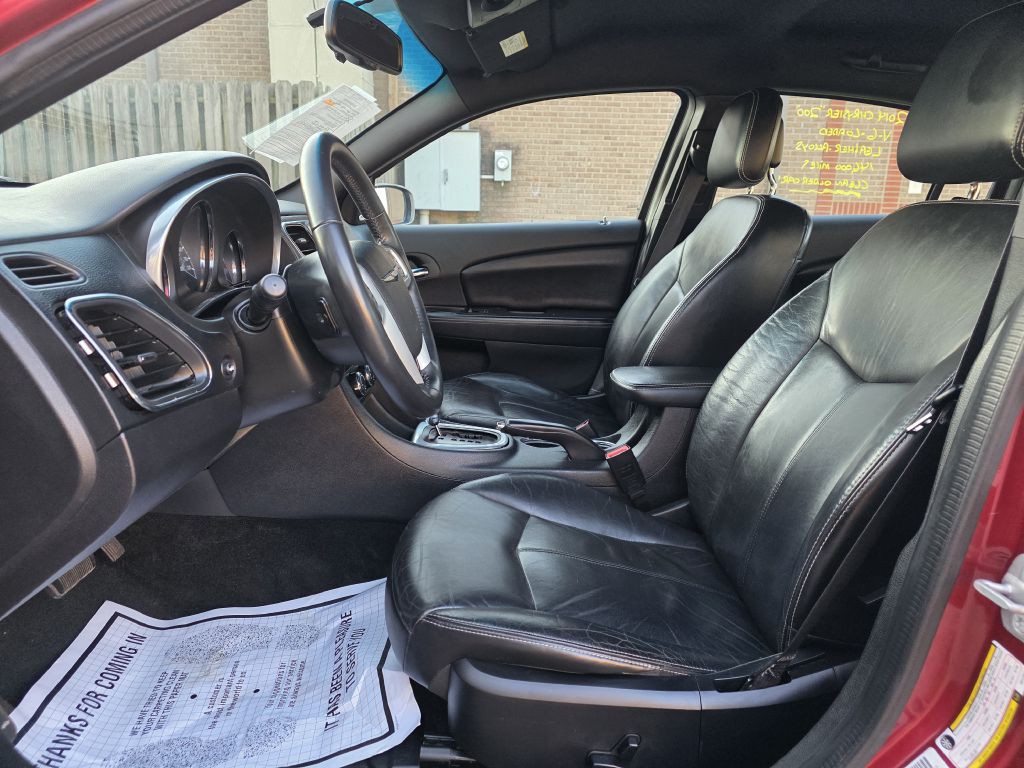 2014 Chrysler 200 Image 8