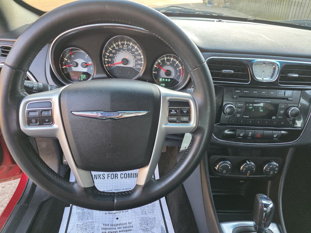 2014 Chrysler 200 Image 9