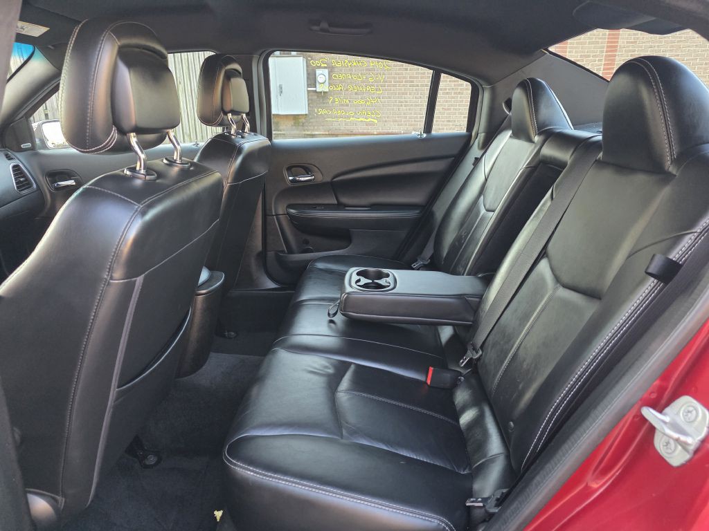 2014 Chrysler 200 Image 13